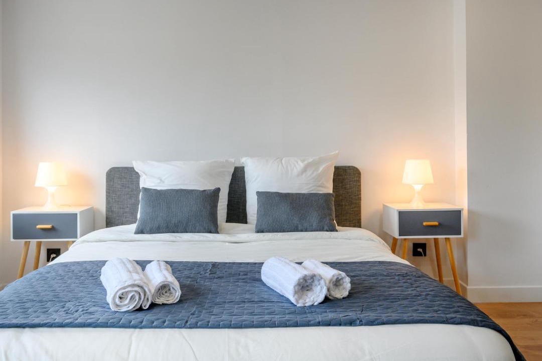 Photo of Bedroom in Lens