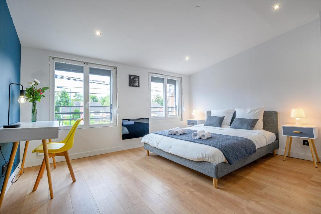 Photo of Bedroom in Lens