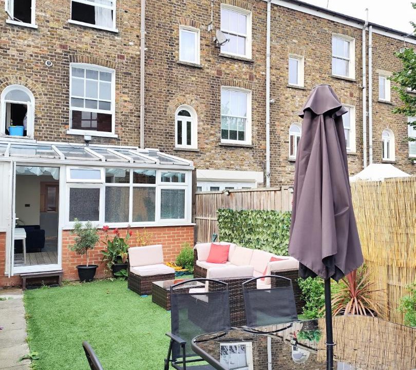 Photo of Others in Shadwell