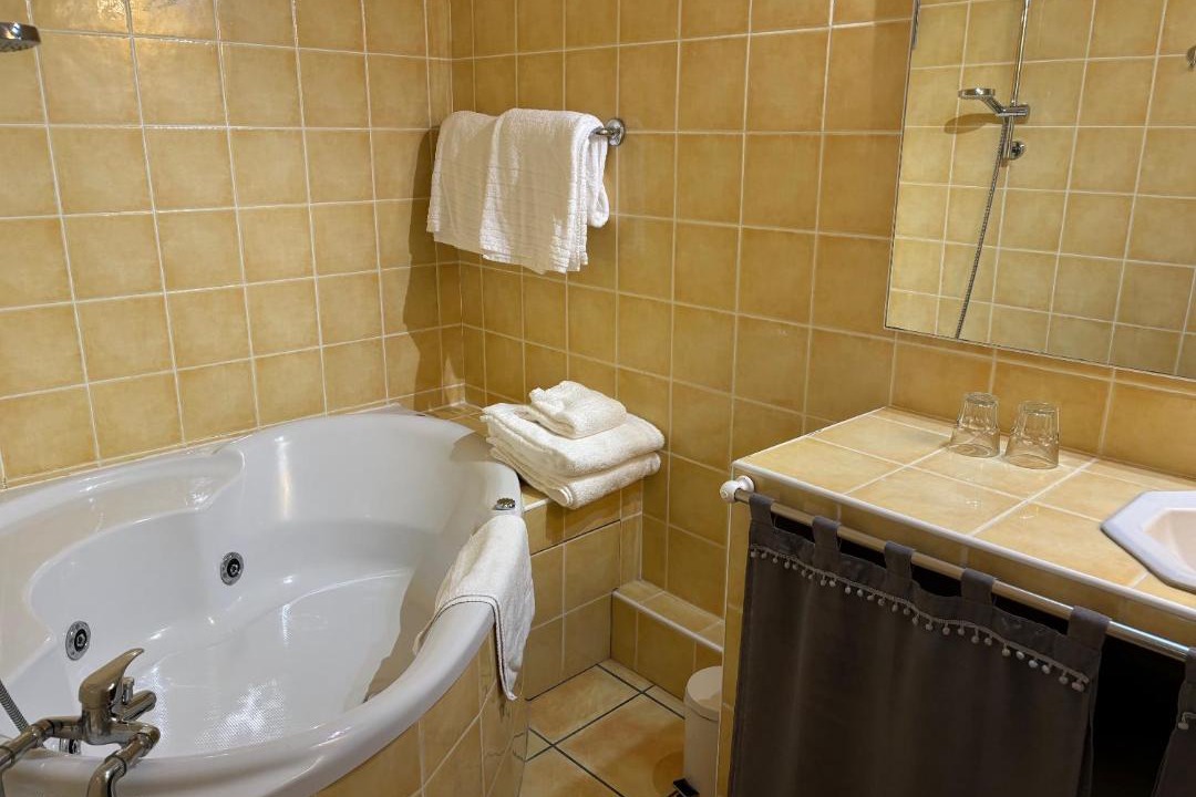 Photo of Bathroom in Chateauneuf-du-Pape