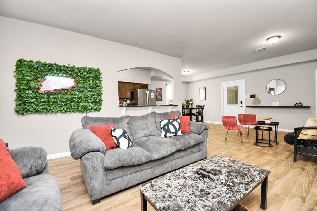 Photo of Livingroom in Northside