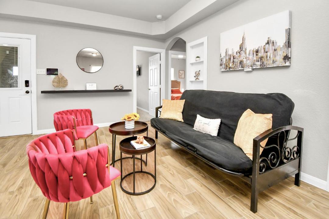 Photo of Livingroom in Northside