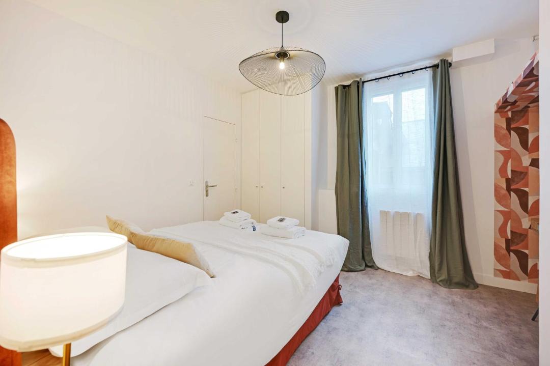Photo of Bedroom in Republique–Point-du-Jour