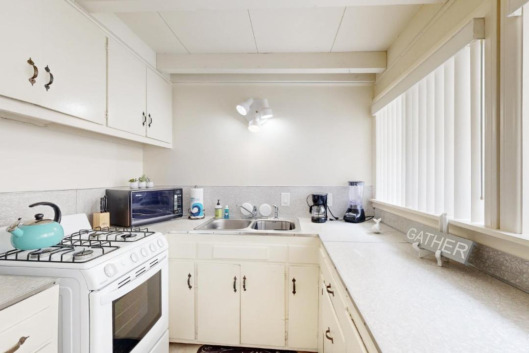 Photo of Kitchen in Pierpont Bay