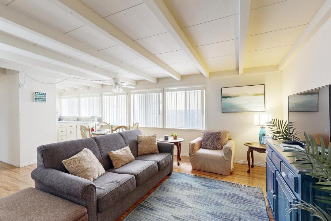 Photo of Livingroom in Pierpont Bay