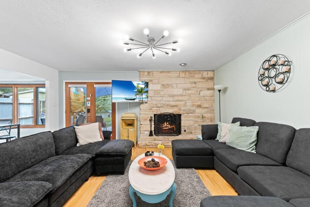 Photo of Livingroom in University Hills