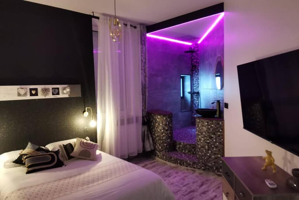 Photo of Bedroom in Oyonnax