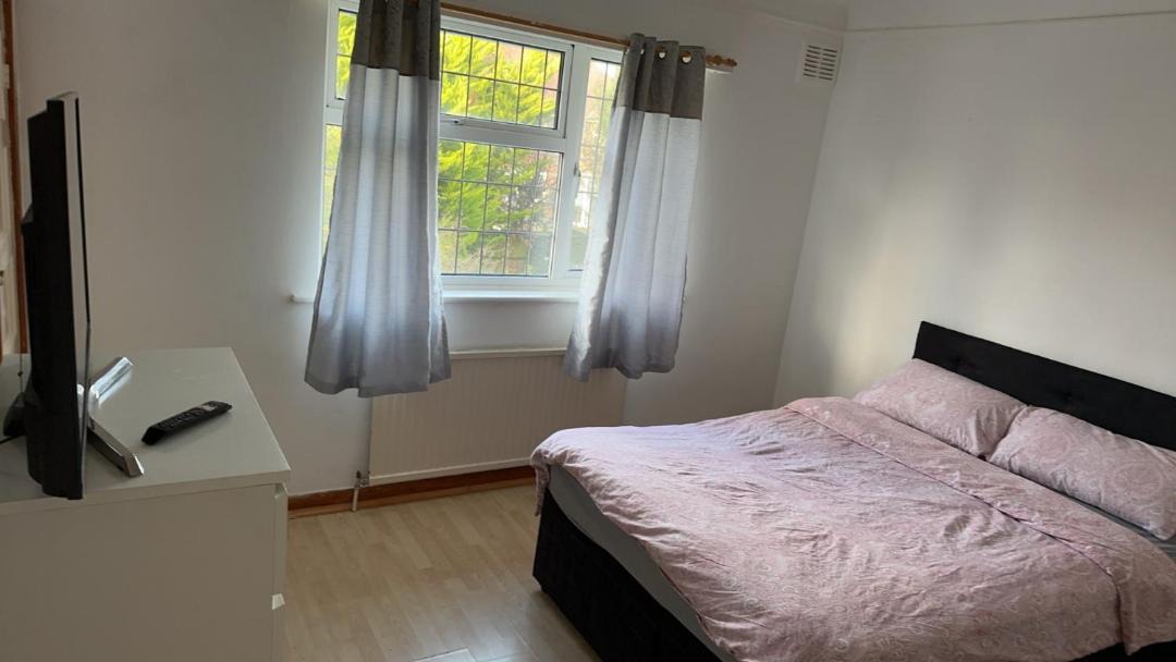 Photo of Bedroom in Berrylands