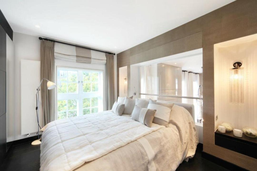 Photo of Bedroom in Lee