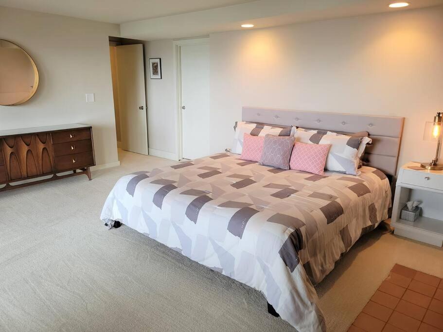 Photo of Bedroom in Alki