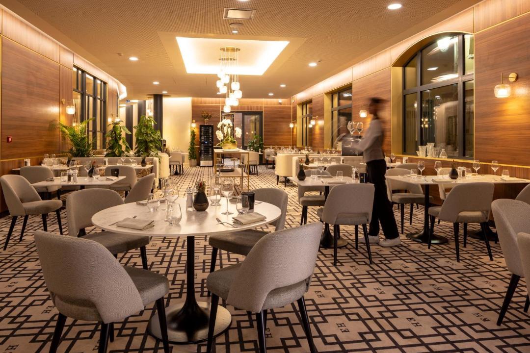 Photo of Others in Sens