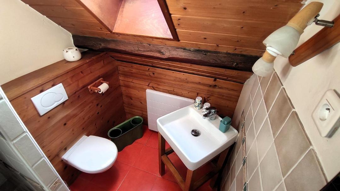 Photo of Bathroom in Queige
