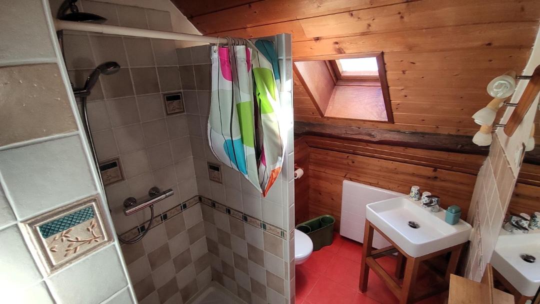 Photo of Bathroom in Queige