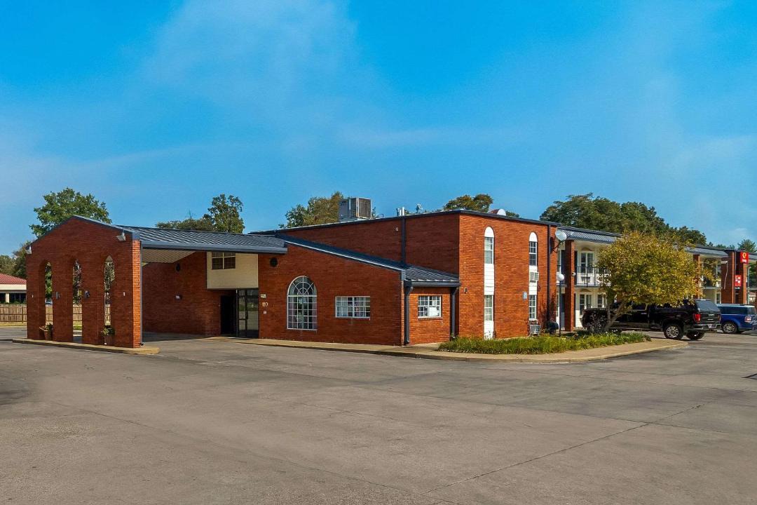 Photo of Buildings in Kennett