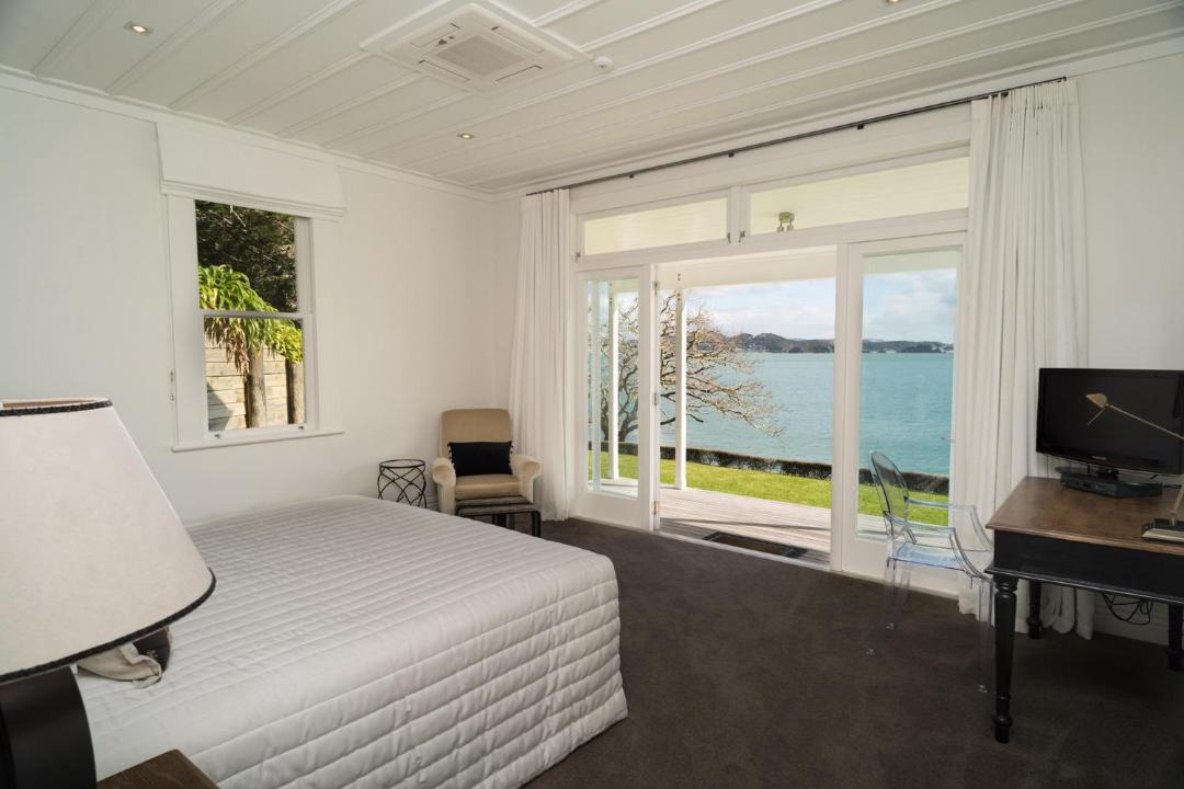 Photo of Others in Russell