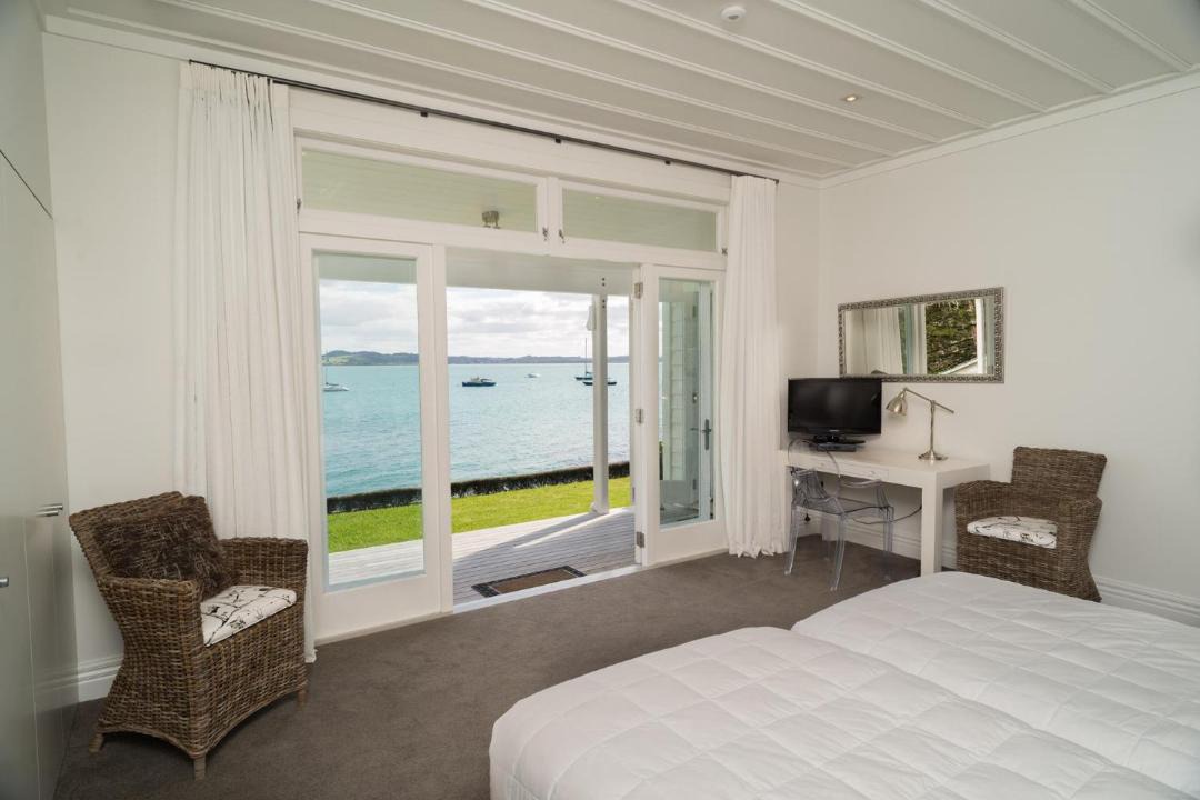 Photo of Others in Russell