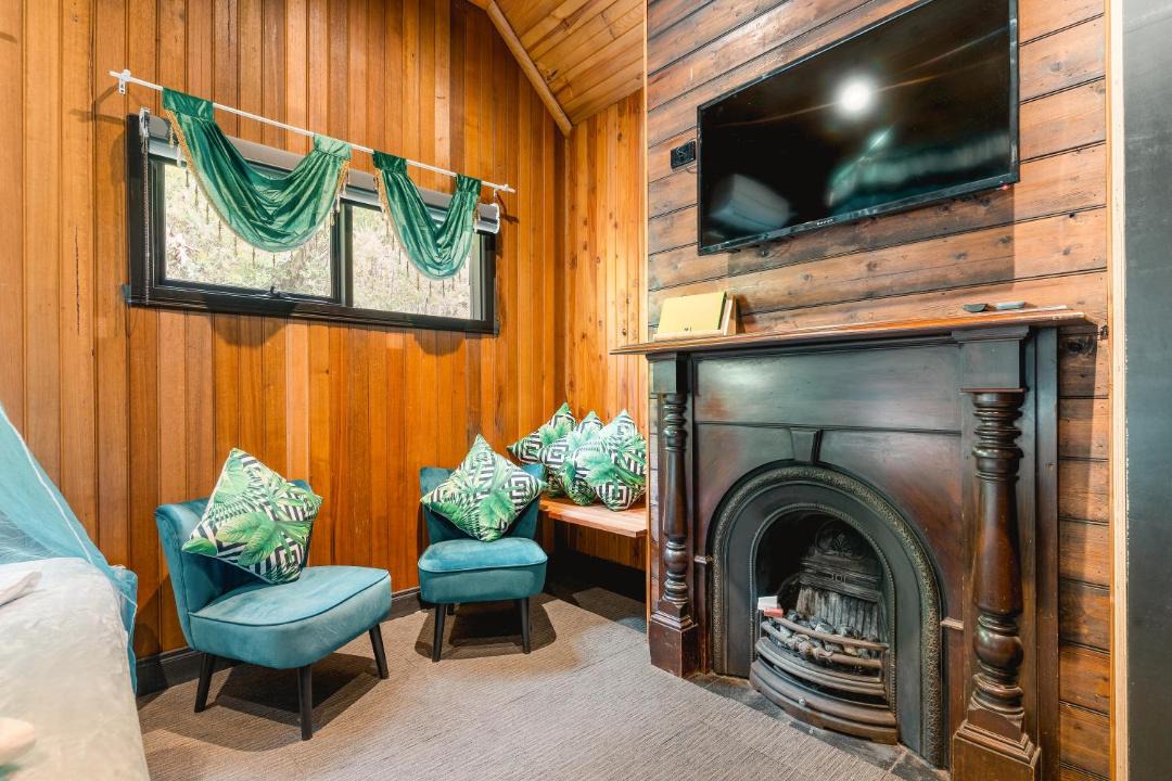 Photo of Others in Emerald