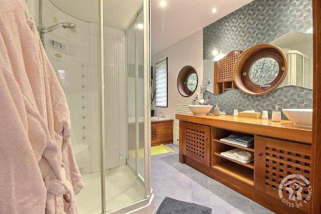 Photo of Bathroom in Ploumilliau