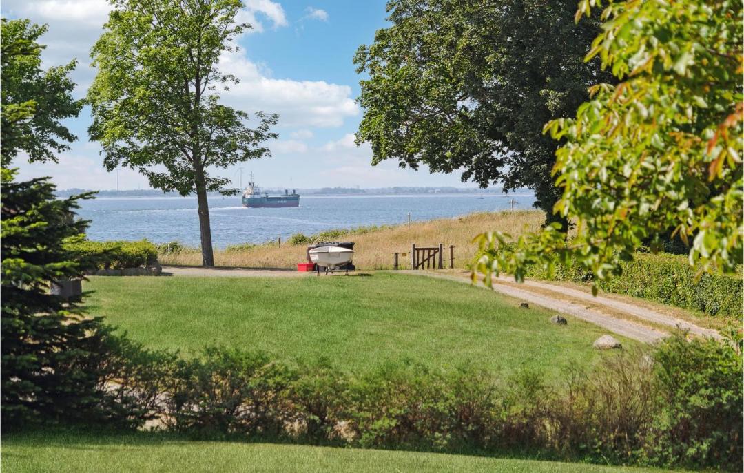 Photo of Others in Mesinge