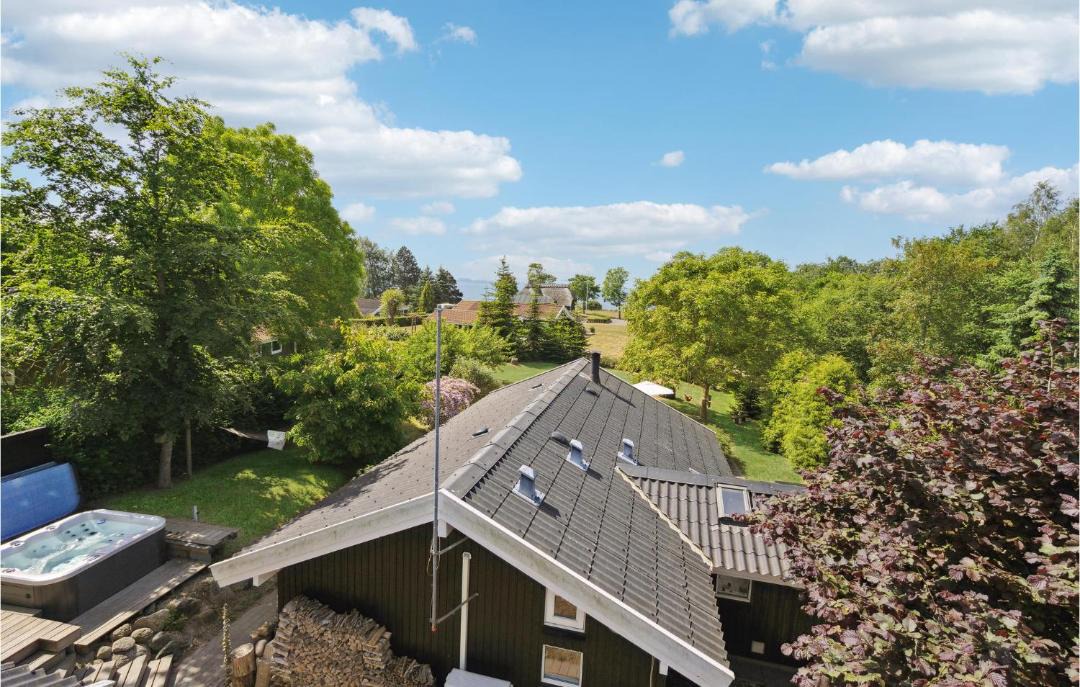 Photo of Others in Mesinge