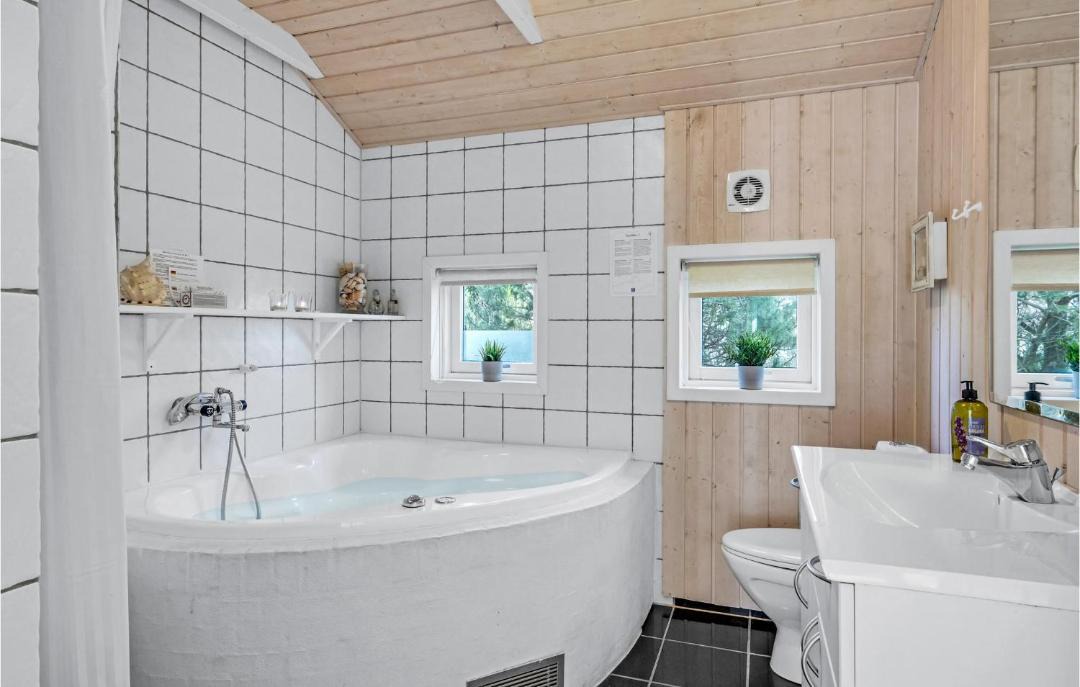 Photo of Bathroom in Melby