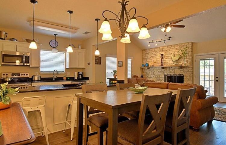 Photo of Kitchen in Canyon Lake