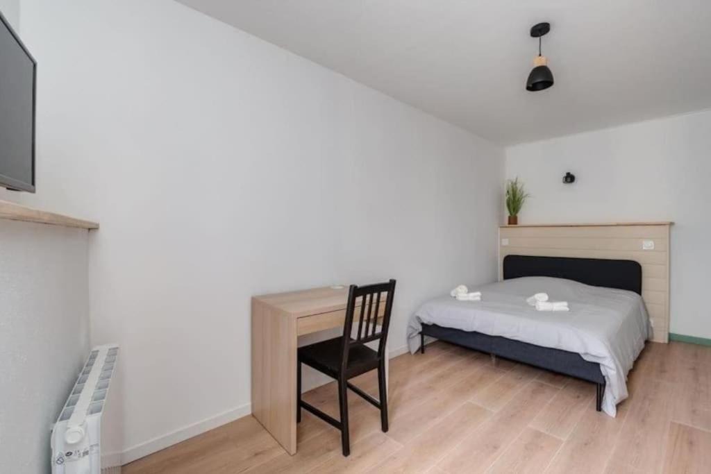 Photo of Bedroom in Villefranche-de-Lauragais