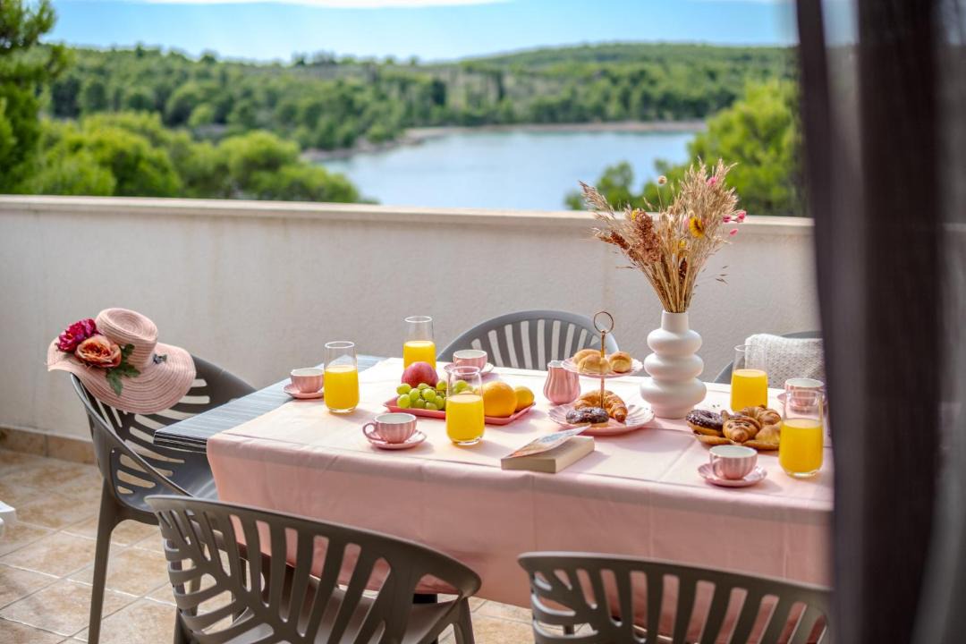 Photo of Patio Balcony in Cove Makarac (Milna)
