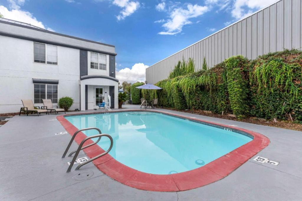 Photo of Others in Galt