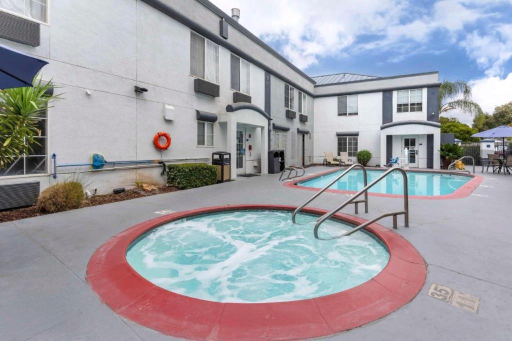 Photo of Others in Galt