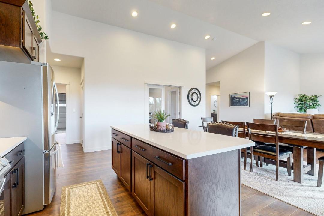 Photo of Others in Sisters