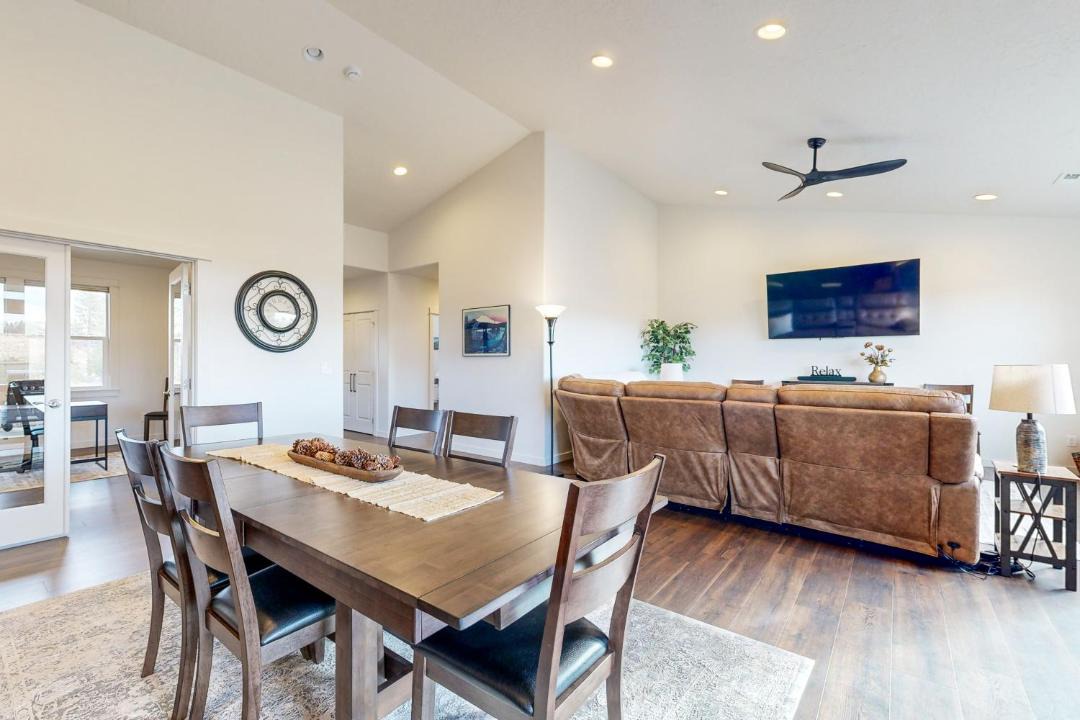 Photo of Others in Sisters