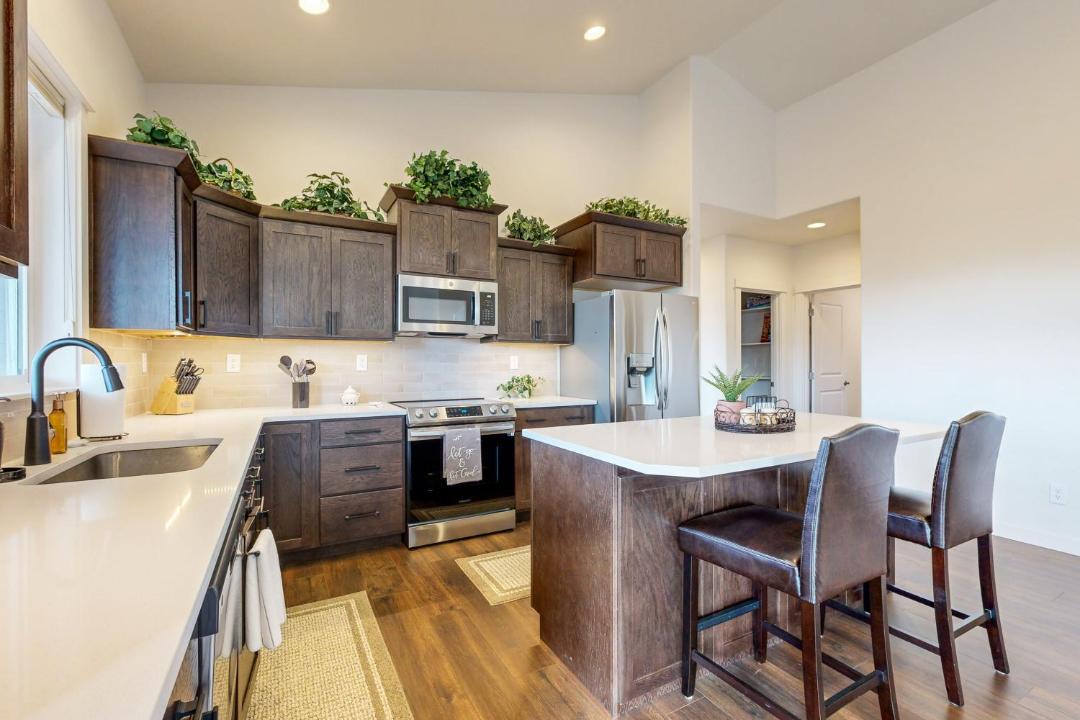 Photo of Others in Sisters