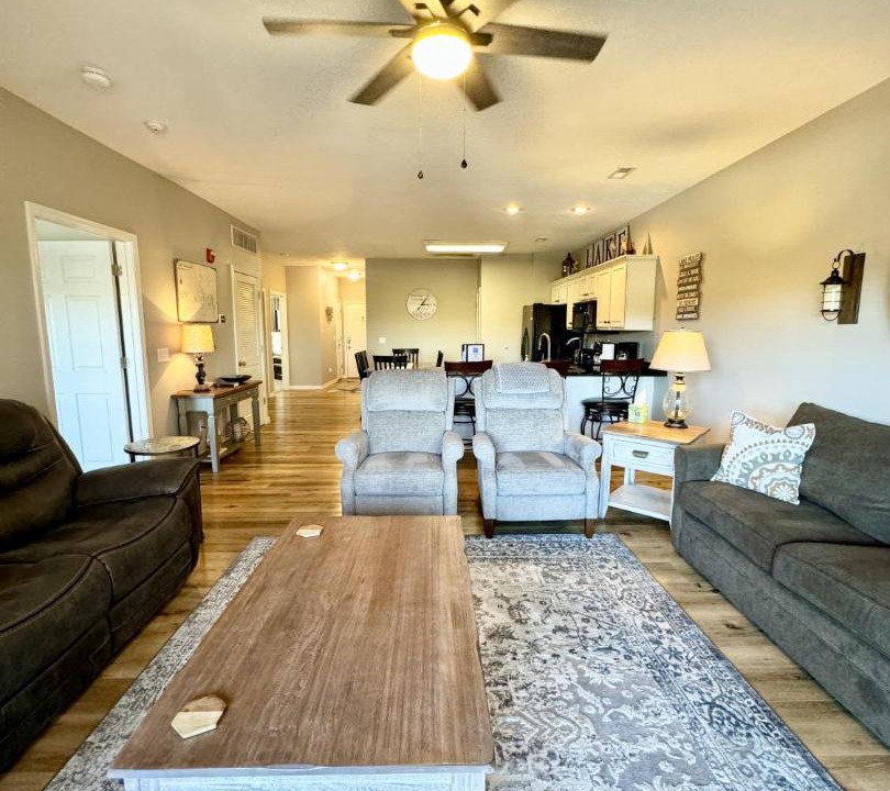 Photo of Livingroom in Hollister