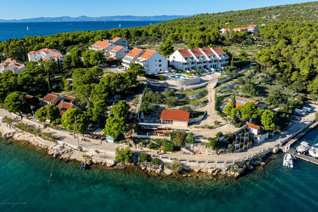 Photo of Others in Cove Makarac (Milna)