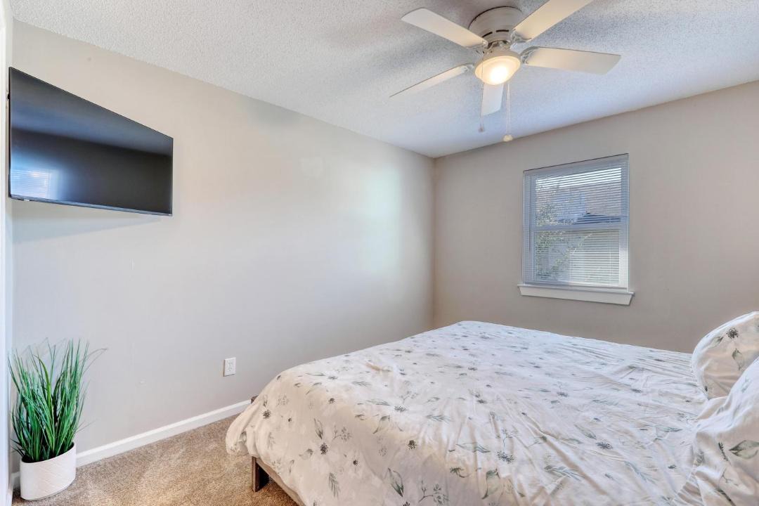 Photo of Bedroom in Crescent Beach