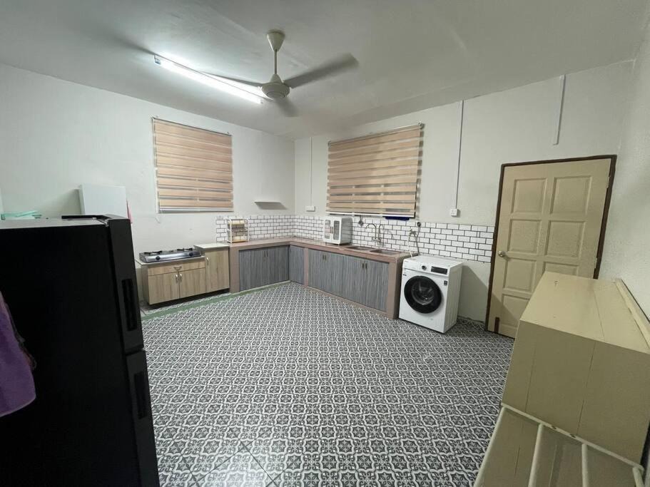 Photo of Kitchen in Parit Sakai