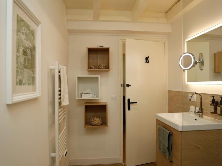 Photo of Others in Arnaud-Guilhem