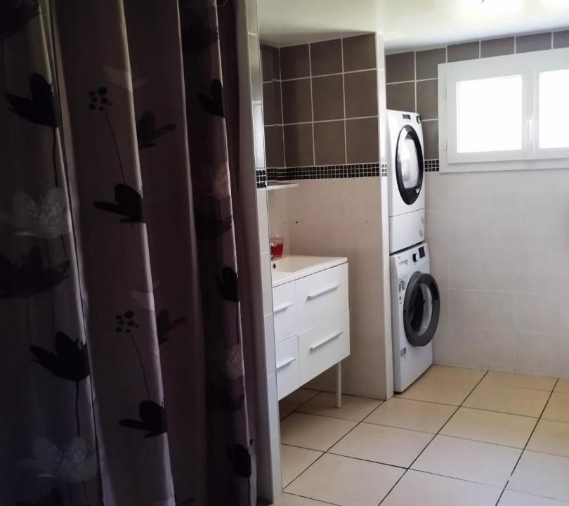 Photo of Bathroom in Lesparre-Medoc