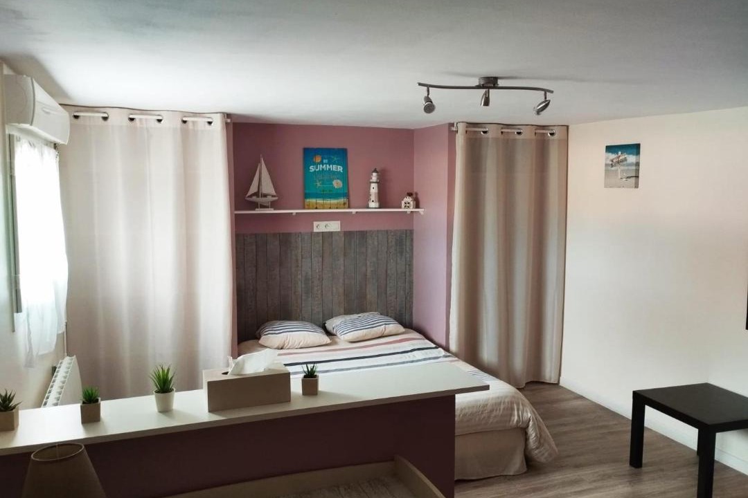 Photo of Bedroom in Lesparre-Medoc