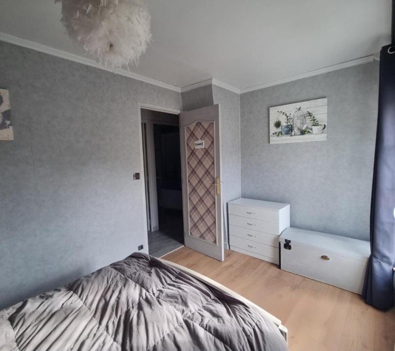 Photo of Bedroom in Neuilly-sous-Clermont