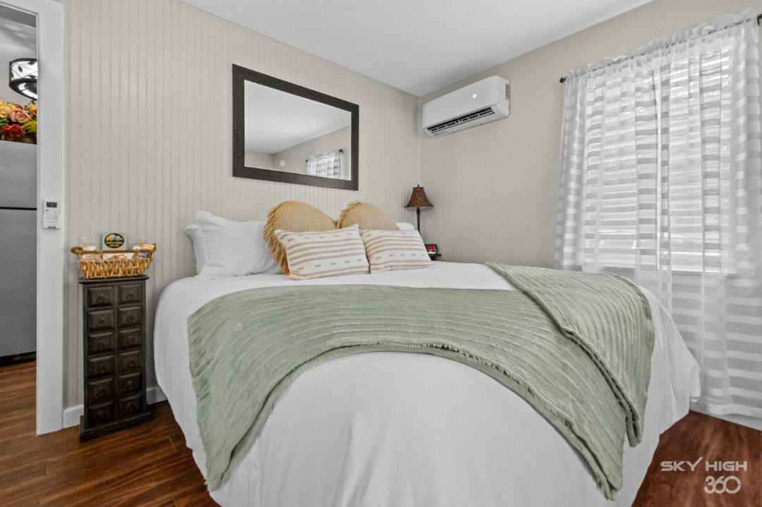 Photo of Bedroom in Eureka Springs Historic District