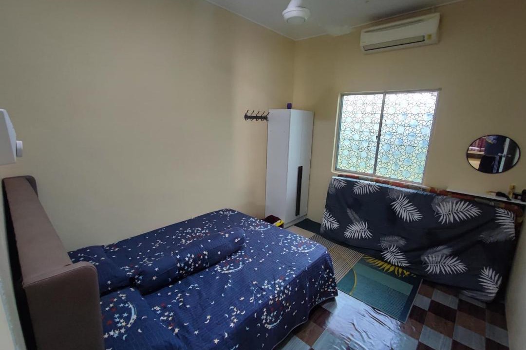 Photo of Bedroom in Batu Pahat