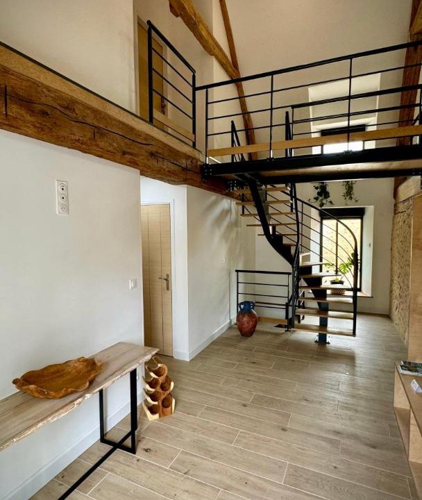 Photo of Others in Lachy