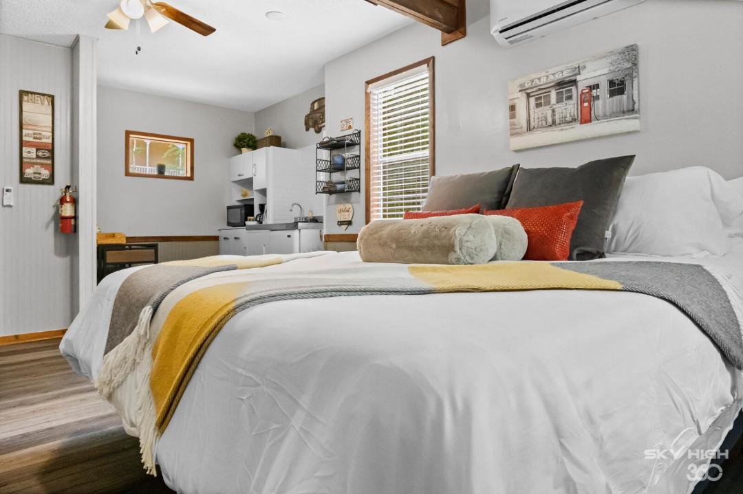 Photo of Bedroom in Eureka Springs Historic District