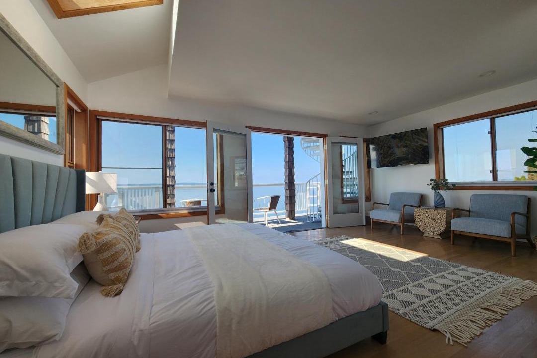 Photo of Bedroom in Warm Beach