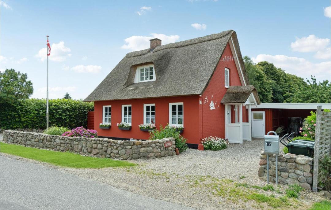 Photo of Others in Helsned