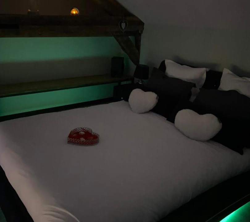 Photo of Bedroom in Neuville-sur-Sarthe