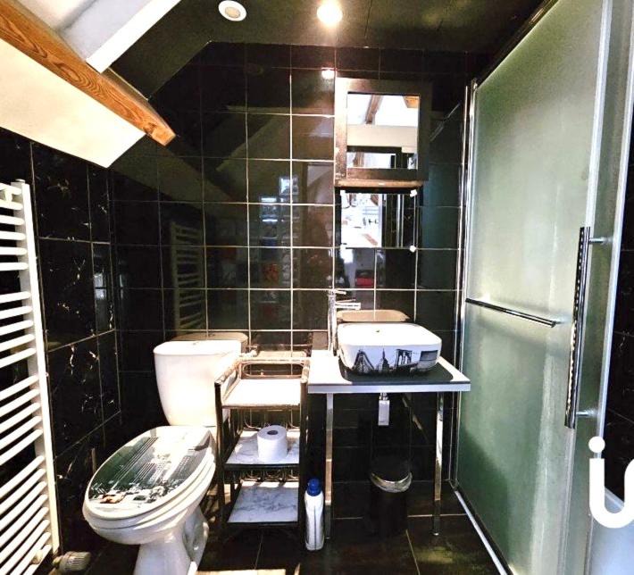 Photo of Bathroom in Sainte-Gemme-Moronval