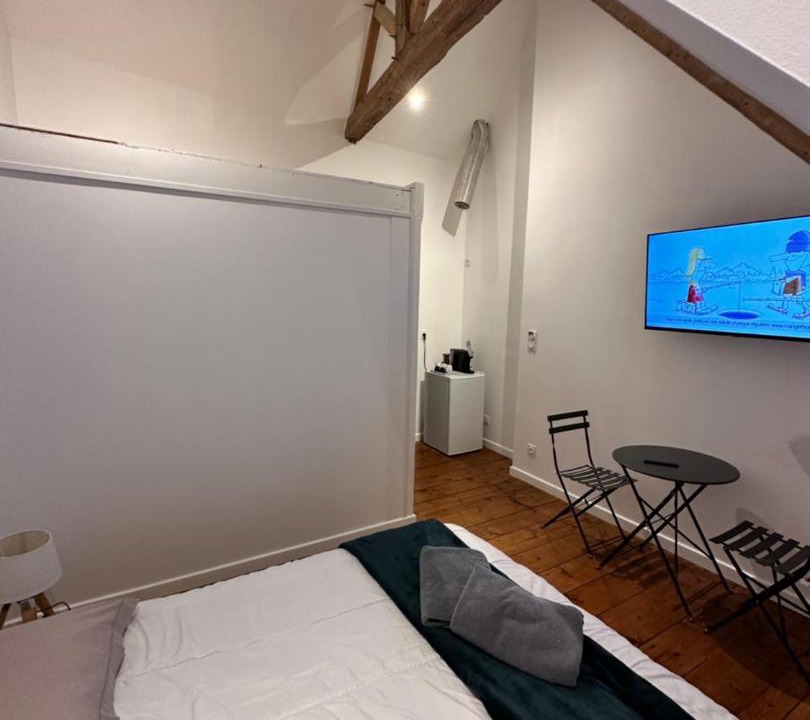 Photo of Others in Pons